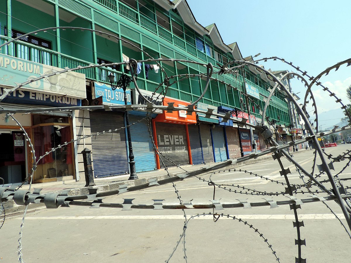 کشمیر میں مواصلاتی پابندی قومی مفاد میں، پی سی ایل کا عرضی میں مداخلت کا مطالبہ