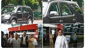 اپوزیشن کے وفد پر سرینگر میں گھسنے پر روک، ایئرپورٹ پر صحافیوں سے بدسلوکی