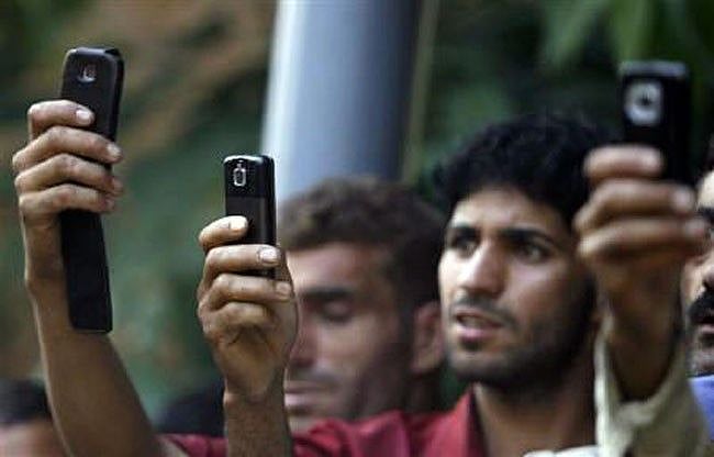 کشمیر: دفعہ 370 ہٹنے کے بعد ٹیلی مواصلات پر پابندی سے لوگ ناراض