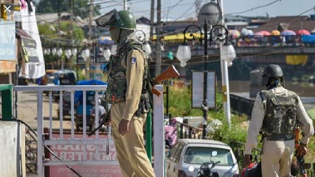 جموں و کشمیر: کئی ضلعوں میں فون اور انٹرنیٹ خدمات بحال، 19 اگست سے کھلیں گے اسکول و کالج  