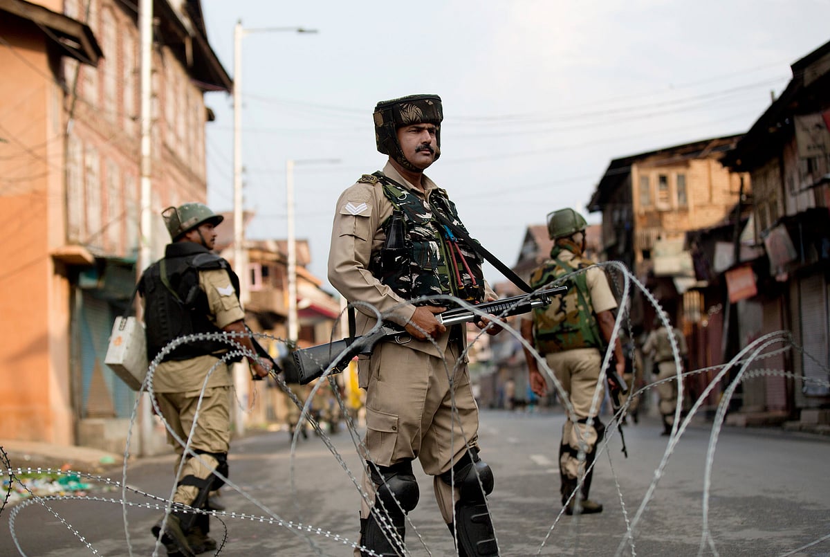 کشمیر میں مواصلاتی نظام کی معطلی لوگوں کے لئے سوہان روح بن گئی