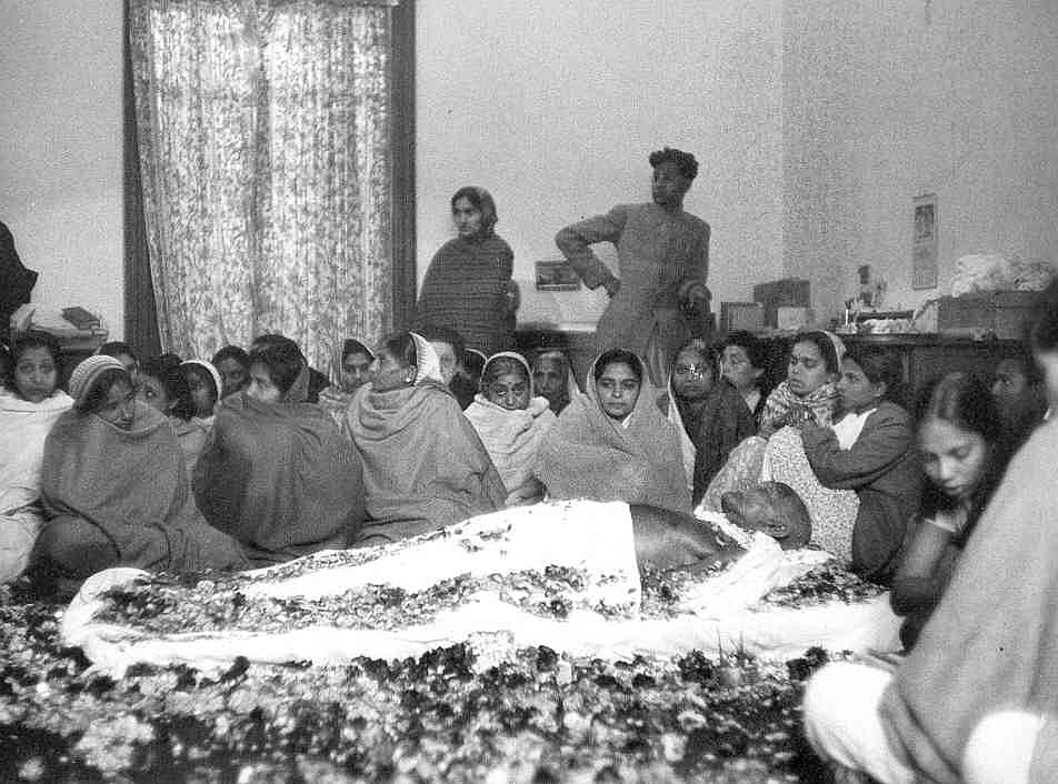 بابائے قوم مہاتما گاندھی کی جان لینے کی 5 کوششیں، جانیں کب اور کہاں؟