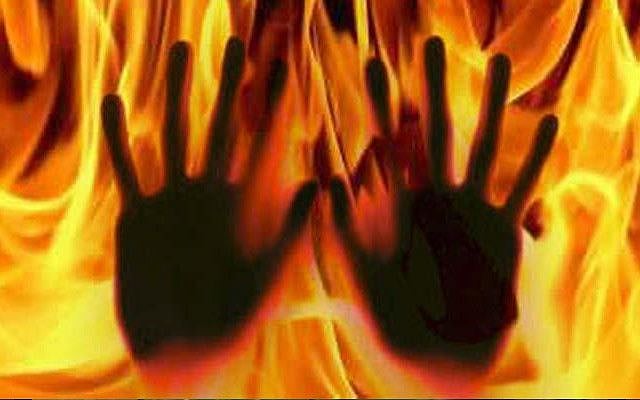 سیتاپور میں چھیڑ خانی کی مخالفت کرنے پر لڑکی کو جلایا