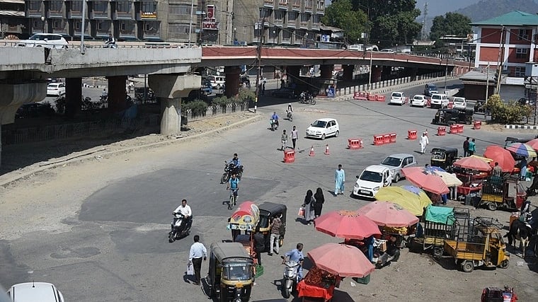 کشمیر: پبلک ٹرانسپورٹ سے جڑے افراد بے تحاشہ مالی نقصان سے دوچار
