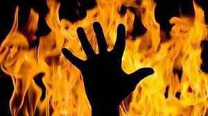 یو پی: معشوقہ سے ملنے گئے دلت نوجوان کو لوگوں نے زندہ جلایا، صدمہ میں ماں کی موت