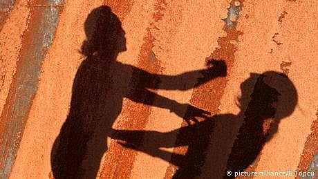 ’جنسی زندگی میں رکاوٹ‘، برطانوی ماں نے دو بیٹیاں قتل کیں