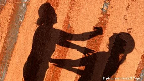 ’جنسی زندگی میں رکاوٹ‘، برطانوی ماں نے دو بیٹیاں قتل کیں