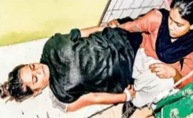 جھارکھنڈ: ٹیچر کی بے تحاشہ پٹائی سے رُخسانہ ہوئی بیہوش، ہنگامہ کے بعد ٹیچر معطل