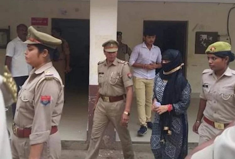 شاہجہانپور: طالبہ کے بیان درج ہوتے ہی چنمیانند کی ’حالت خراب‘