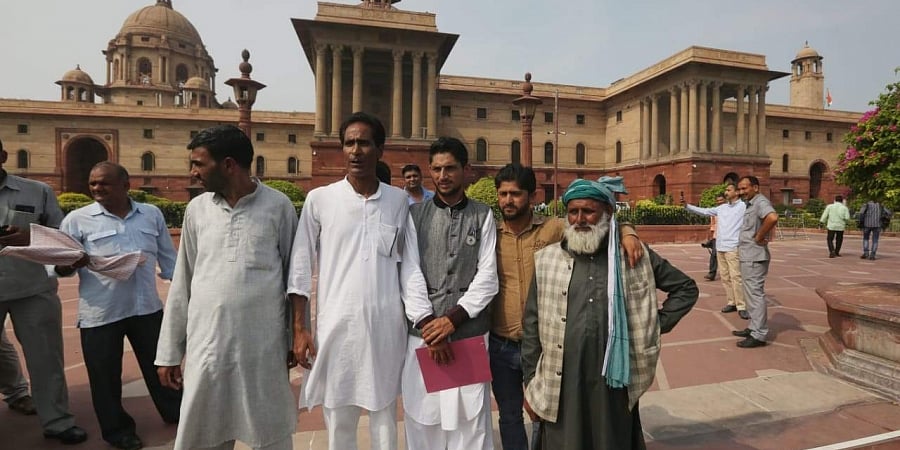 جموں و کشمیر: اگلے 15 دن تک فون سروسز نہیں ہوگی بحال، پنچوں اور سرپنچوں کو ملے گی سیکورٹی 