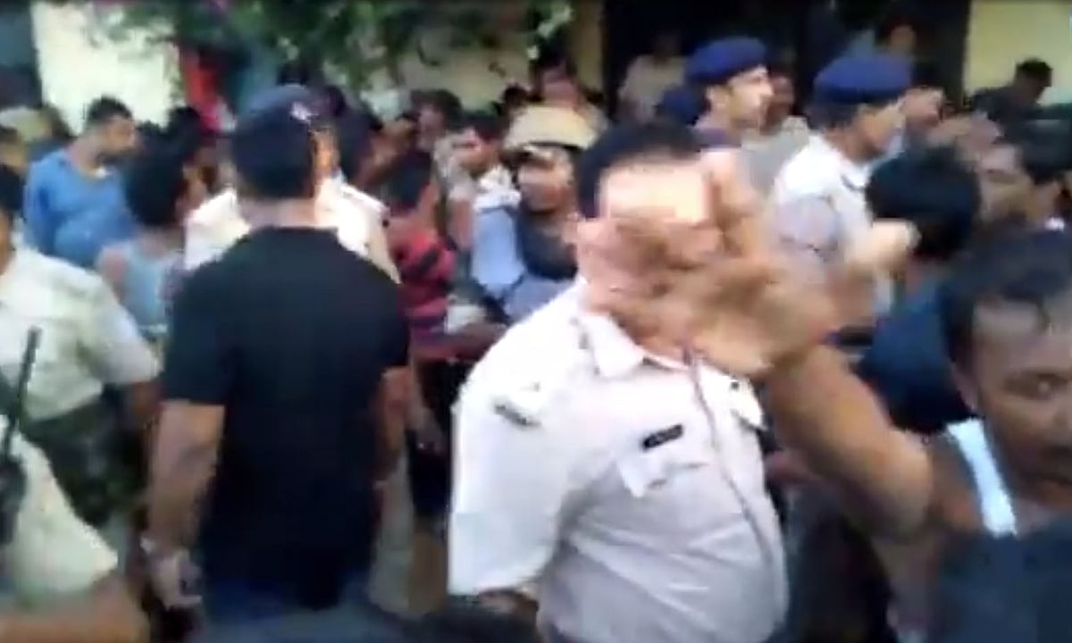 جھارکھنڈ: بچہ چوری کی افواہ کے بعد پتھراؤ، 18 پولس اہلکار زخمی  