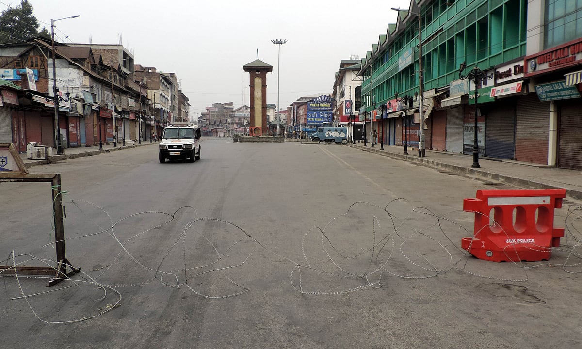 وادی کشمیر میں ہڑتال کا 55 واں دن، سری نگر کے کچھ حصوں میں پابندیاں جاری