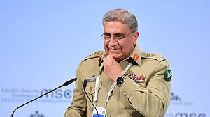پاکستان کشمیریوں کو تنہا نہیں چھوڑے گا: باجوہ