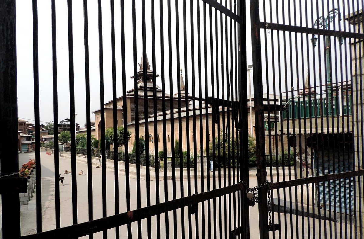 جموں و کشمیر: جمعہ کو ’یک روزہ‘ کورونا کرفیو کے سبب نہیں ہو سکی نمازِ جمعہ