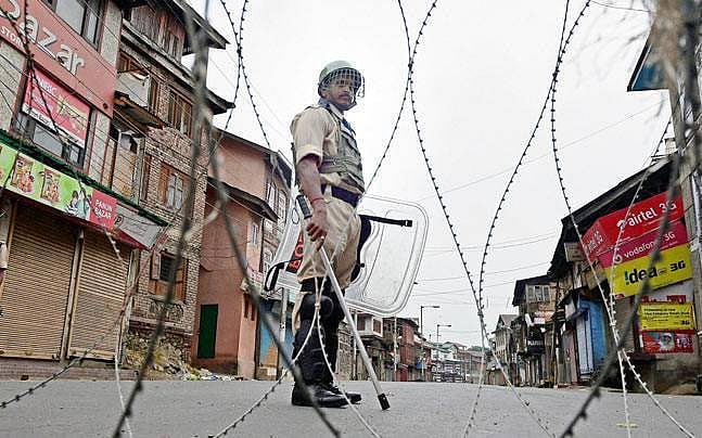 کشمیر میں انٹرنیٹ خدمات کی مسلسل معطلی سے طلباء سخت پریشان