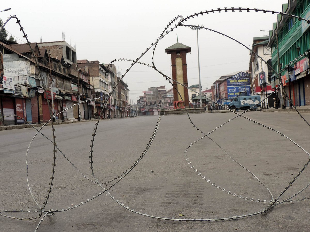 کشمیر میں نجی تعلیمی اداروں میں کام کرنے والے اساتذہ تنخواہوں سے محروم