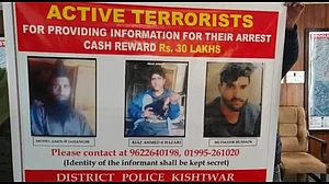 جموں و کشمیر: حزب المجاہدین کے تین ملی ٹنٹوں پر پولس نے رکھا 30 لاکھ کا انعام