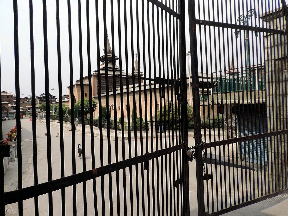 کشمیر: سرینگر کی جامع مسجد میں لگاتار 18 ویں ہفتہ نمازِ جمعہ نہیں ہو سکی
