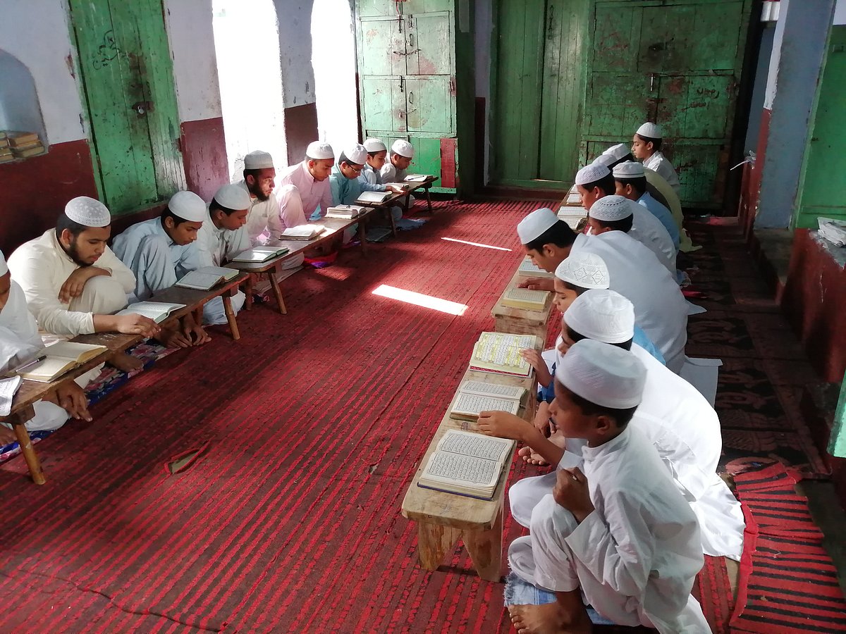 یوپی میں مدارس کے اصل مقاصد کو ختم کرنے کی تیاری! صرف 20 فیصد ملے گی دینی تعلیم، اساتذہ کے لیے ٹی ای ٹی پاس کرنا لازمی