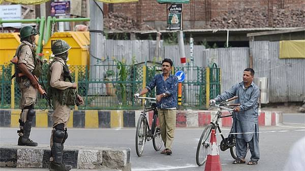 کشمیر میں پوسٹ پیڈ موبائل فون خدمات 14 اکتوبر کو بحال کی جائیں گی، حکومت کا اعلان