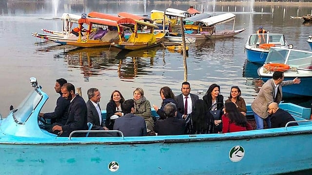 کشمیر دورے پر گئے ’مہمان‘ نے پی ایم مودی کو دکھایا آئینہ، کہا ’اپوزیشن کو بھی ملے دورہ کی اجازت‘