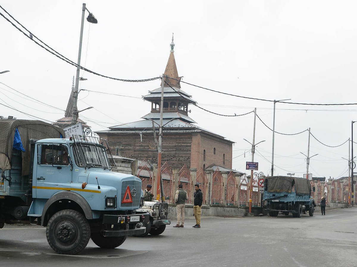 کشمیر میں ہڑتال کا 61 واں دن: تاریخی جامع مسجد نویں جمعہ کو بھی مقفل!