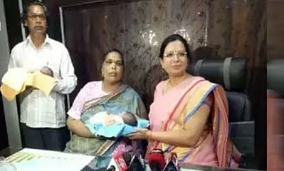 تلنگانہ میں 52 سالہ خاتون نے جڑواں بچوں کو جنم دیا