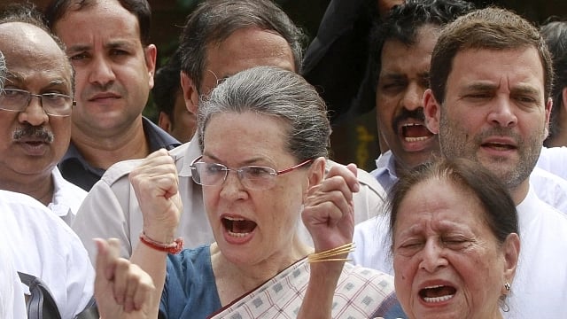 بی جے پی حکومت کی ناقِص پالیسیوں کے سبب کسان ’سیاہ دیوالی‘ منانے پر مجبور: سونیا گاندھی