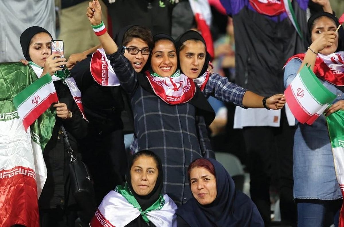 ایران: جمعرات کو ’آزادی اسٹیڈیم‘ میں رقم ہوگی تاریخ، 40 سال بعد خواتین دیکھیں گی میچ