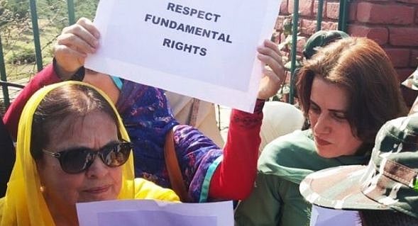 جموں و کشمیر : فاروق عبداللہ کی بہن، بیٹی و دیگر 11 خواتین ضمانت پر رہا