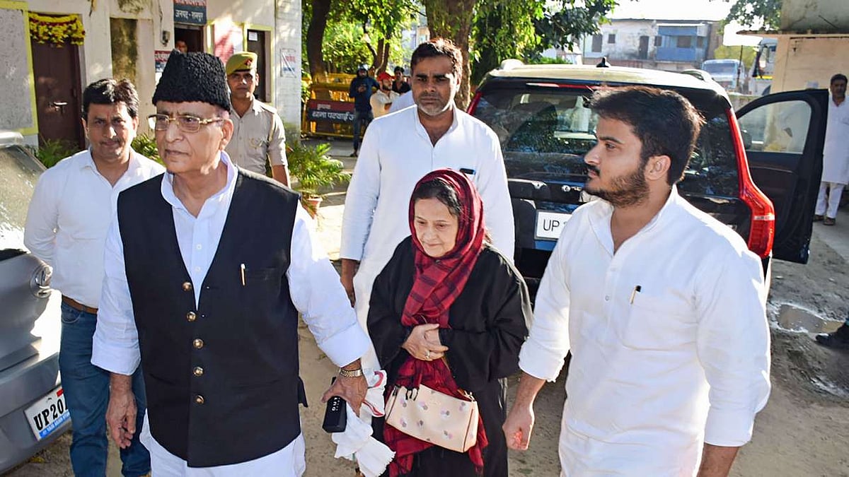 اعظم خان کی اہلیہ اور بیٹے کے اسلحہ لائسنس منسوخ، مجرمانہ ریکارڈ اور غلط استعمال کے خدشے پر کارروائی