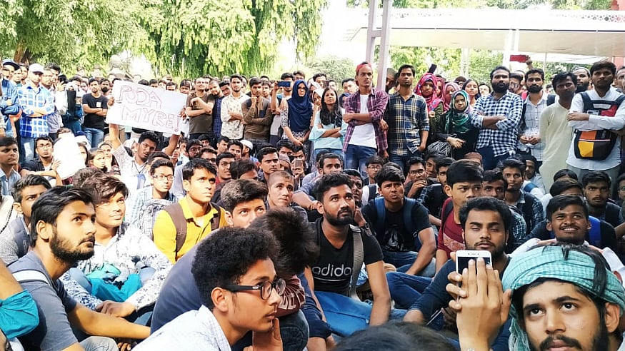 سوشل میڈیا، فائل تصویر
