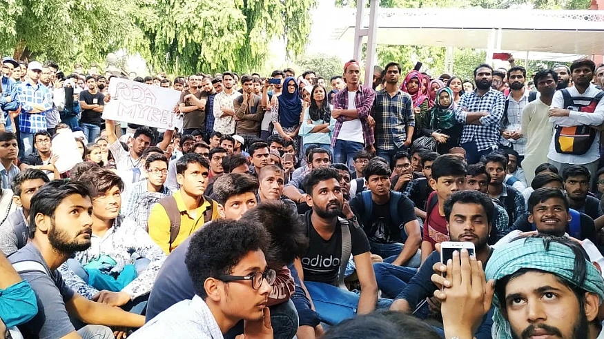 سوشل میڈیا، فائل تصویر