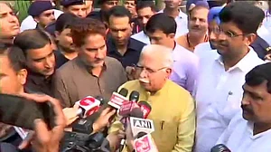 وزیر اعلیٰ کھٹر کا انبالہ میں ’سیاہ پرچم‘ دکھا کر ہوا استقبال، ناراض کسانوں نے روکا راستہ