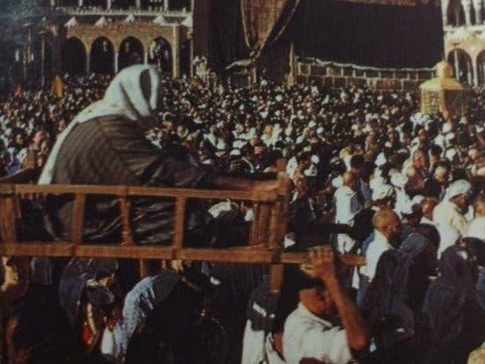 طواف کعبہ کا سفر: لکڑی کی پالکیوں سے الیکٹرک گاڑیوں تک