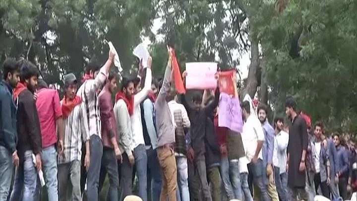 فیس میں اضافہ کے خلاف پھر سڑک پر اترے جے این یو طلبا، ڈی یو طلبا نے بھی دیا ساتھ