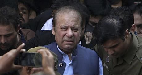 سنگین بیماری میں مبتلا نواز شریف علاج کے لیے بیرون ملک جانے پر رضامند