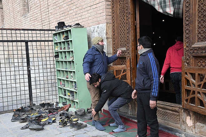 کشمیر: خراب موسمی حالات، جوتوں کی قیمتیں آسمان پر