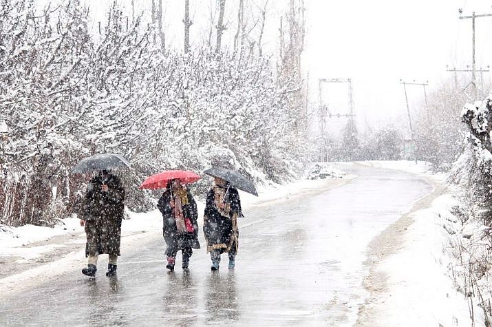 سخت سردی کی زد میں کشمیر، 16 نومبر کو زبردست برف باری کی پیشین گوئی