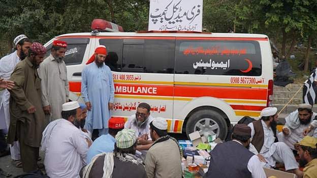 ’آزادی مارچ‘ سے مشکل میں عمران خان، حکومت پر منڈلائے خطرات کے بادل!