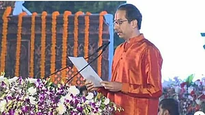 مہاراشٹر LIVE: مہاراشٹر میں شیو سینا-کانگریس-این سی پی کی حکومت، ادھو سمیت 6 وزارء کی حلف برداری