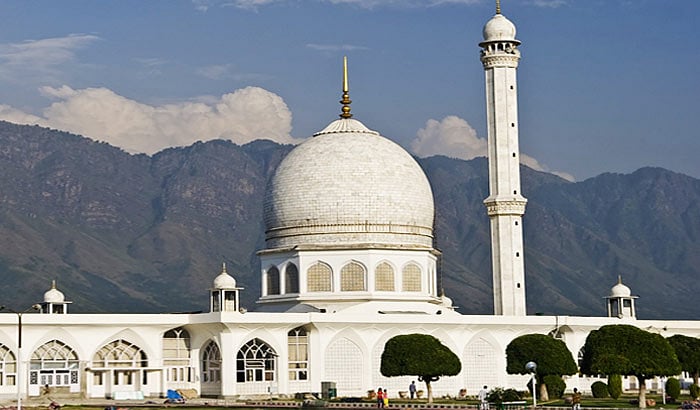 کشمیر: عید میلاد النبی (ص) کے موقع پر درگاہ حضرت بل جانے والی سڑکیں سیل، سیکورٹی سخت