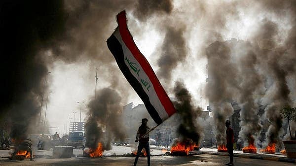 عراق: عوامی احتجاج جاری، ذی قار میں پولس دفتر پر دھرنا، ناصریہ میں پُلوں کی بندشہ