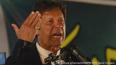 "عمران کی وجہ سے فوج بدنام ہو رہی ہے"