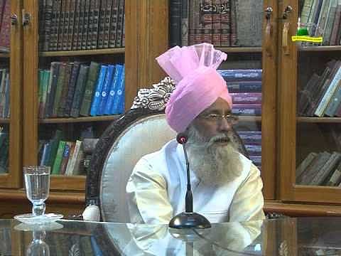 مسلمان کوئی ایسا قدم نہیں اٹھائیں جس سے ہماری شناخت پر داغ لگے: توصیف رضا خان