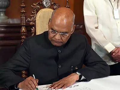وَن نیشن، وَن الیکشن: 8 رکنی کمیٹی کا اعلان، رام ناتھ کووند کے علاوہ امت شاہ، ادھیر رنجن چودھری اور آزاد کا نام شامل