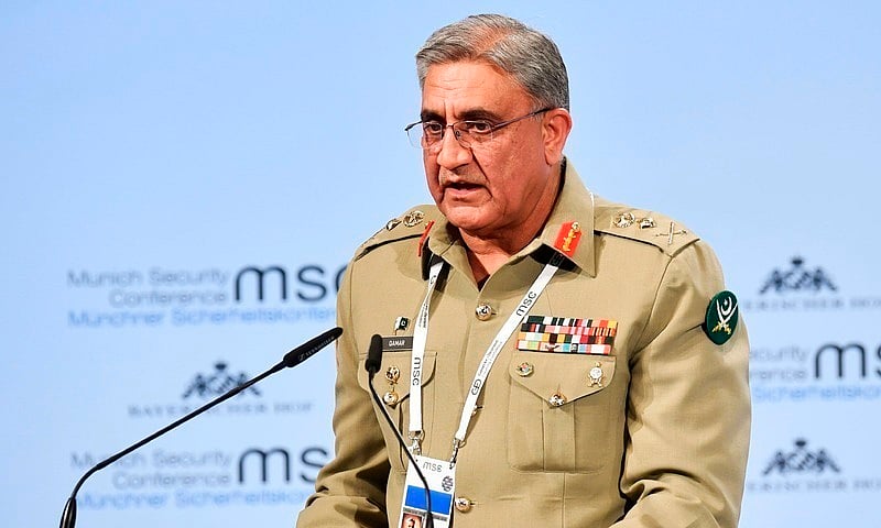 فوجی سربراہ قمر جاوید باجوا پر پاکستان میں سیاسی اتھل پتھل