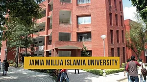 شہریت قانون: جامعہ میں طلباء کا احتجاج جاری، تمام امتحانات ملتوی