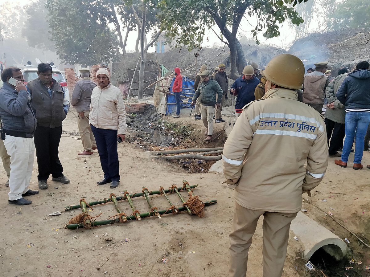 نم آنکھوں کے ساتھ اناؤ متاثرہ سپرد خاک! خاندان کو 25 لاکھ، ملازمت اور پکے مکان کا وعدہ  