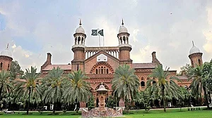لاہور ہائی کورٹ نے واپس کی مشرف کی عرضی